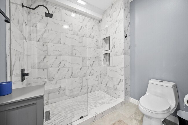 Building Photo - 180 19th St