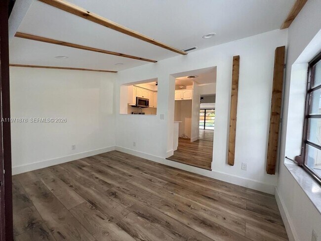 Building Photo - 14825 Garden Dr