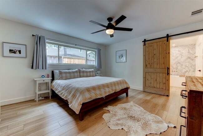 Building Photo - 2406 Blue Water Ln