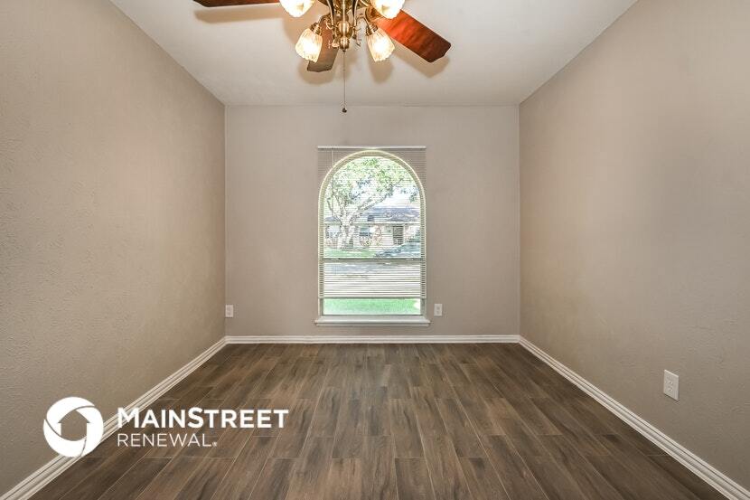Building Photo - 450 Thistle Dr