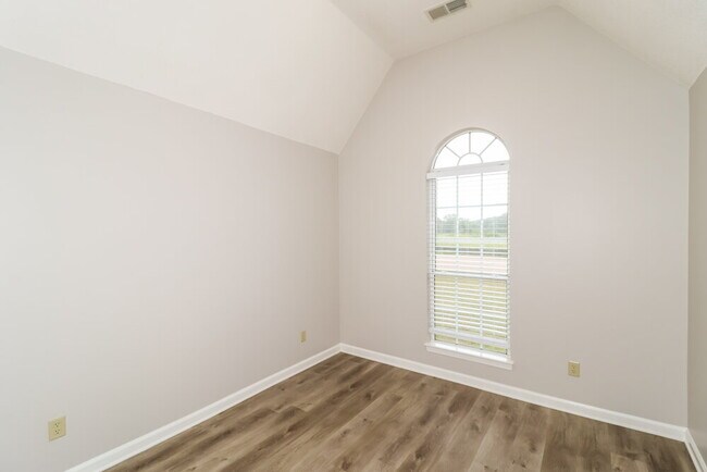 Building Photo - 6284 Manchester St