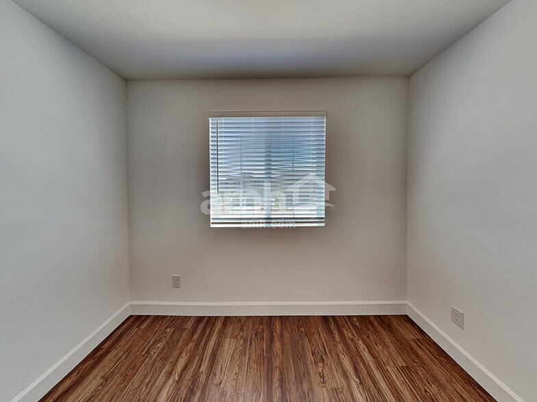 Building Photo - 10132 W Oleta Ave