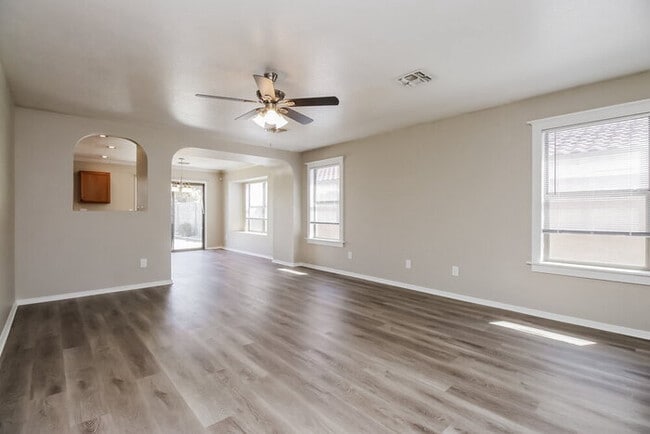 Building Photo - 8433 E Natal Cir
