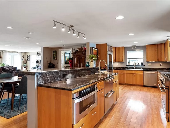 Building Photo - 6854 Catina St