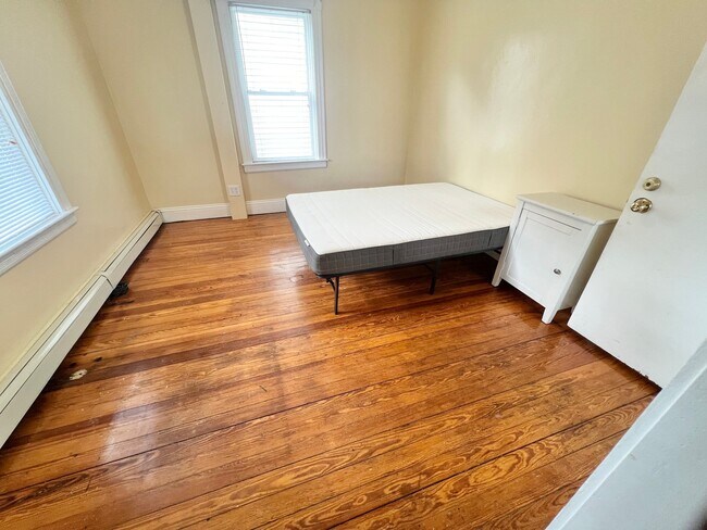 Building Photo - 85 Vinton St