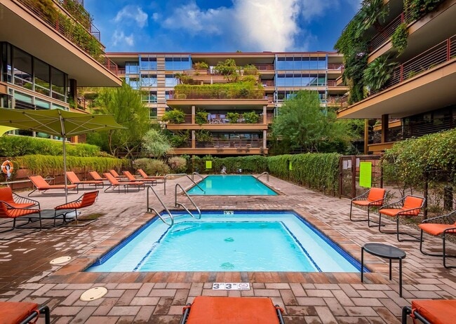 Building Photo - 7147 E Rancho Vista Dr