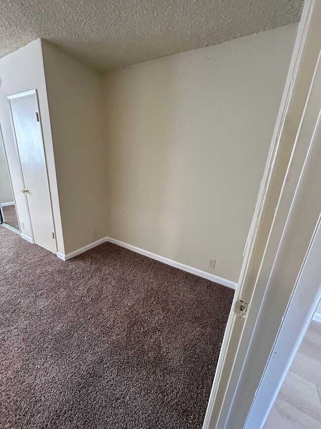 Building Photo - Beautiful 1 Bedroom in the HEART  Northrid...