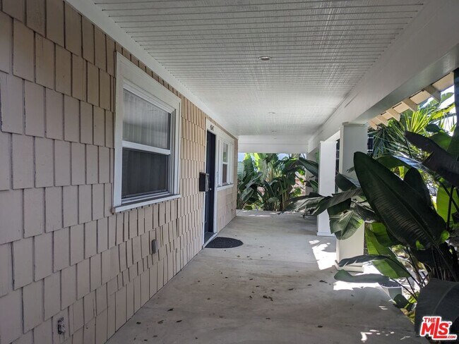 Building Photo - 4547 W 16th Pl