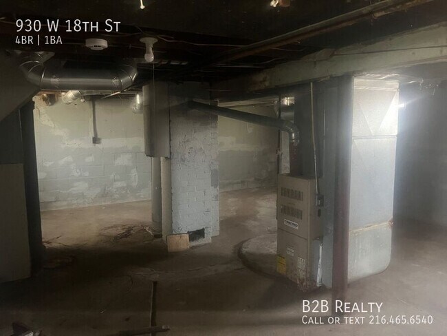 Building Photo - 930 W 18th St