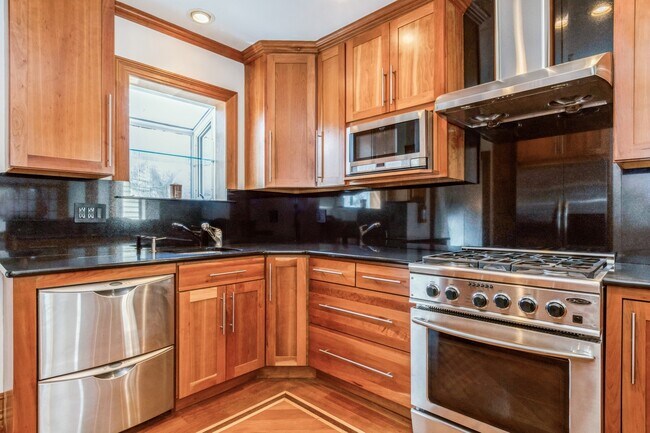 Building Photo - 34 Glenview Terrace