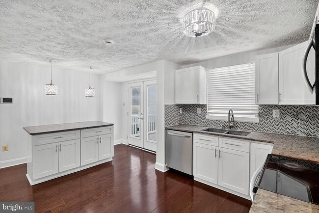 Building Photo - 3633 Dry Creek Ct