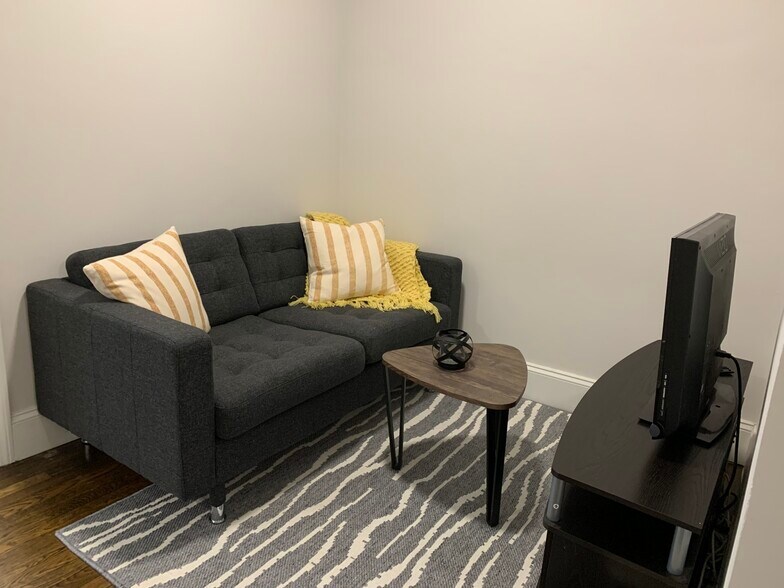 Building Photo - 28 Clearway St