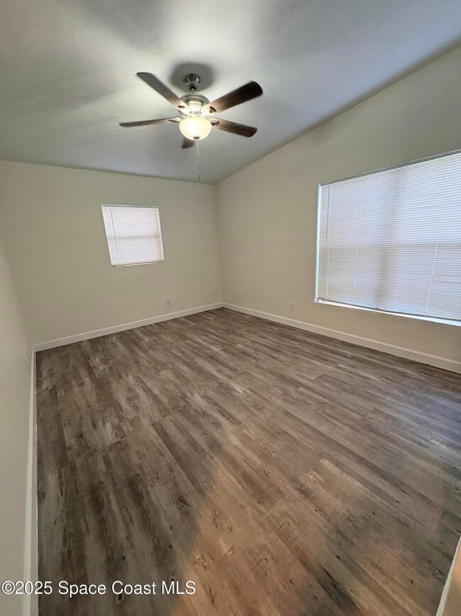 Building Photo - 1217 Pinewood Dr