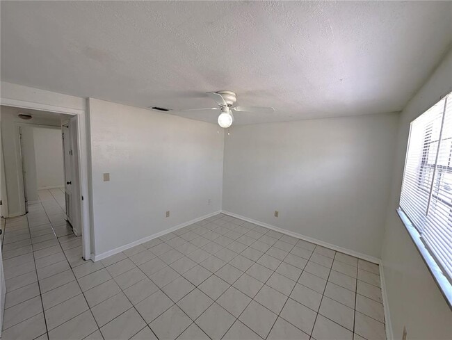 Building Photo - 6024 W Fern St