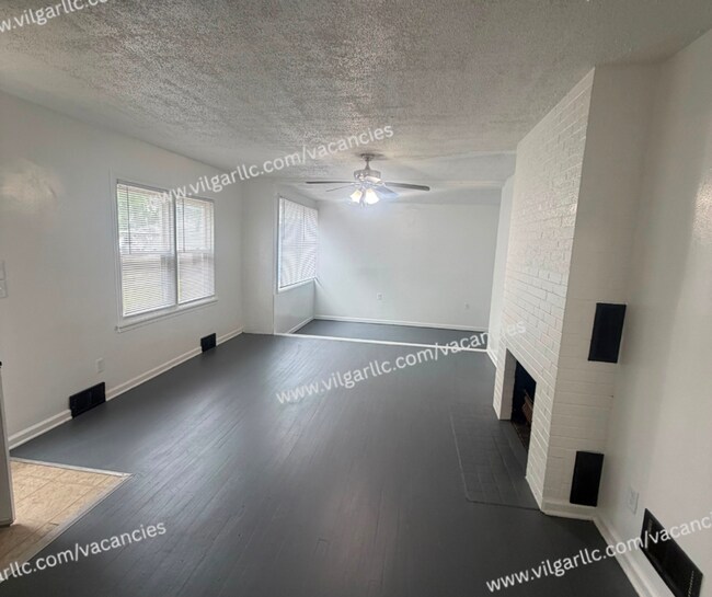 Building Photo - For Rent - 3 Bedroom, 1 Bathroom Home