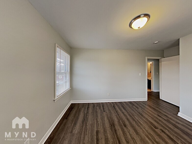 Building Photo - 1105 S Parkwood Dr