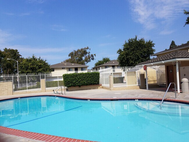 Building Photo - 2596 Sextant Ave