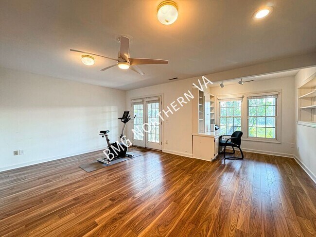 Building Photo - 43003 Golf View Dr