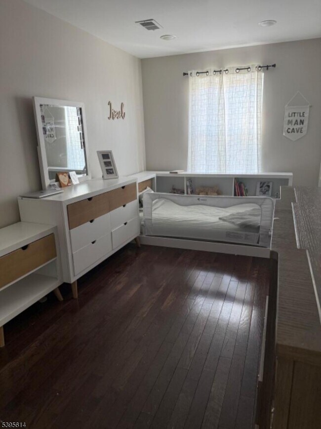 Building Photo - 342 S 20th St