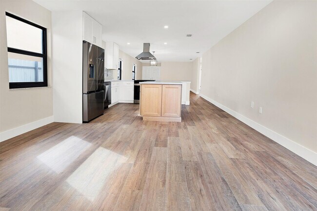 Building Photo - 391 NW 58th Ave