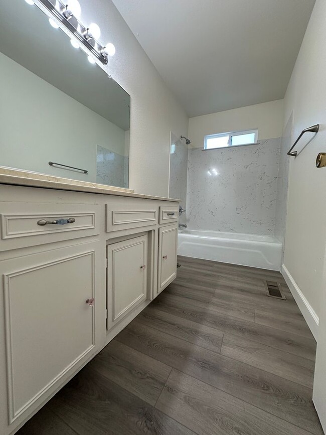 Building Photo - 1321 Palomar Way