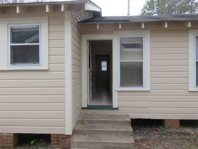 Mudroom/Laundry entry - 2310 Vance Ave