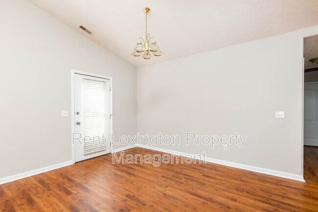 Building Photo - 300 Elkchester Cir