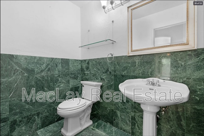 Building Photo - 395 W Sagebrush St