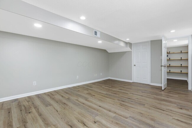 Building Photo - 412 E Oakland Ave