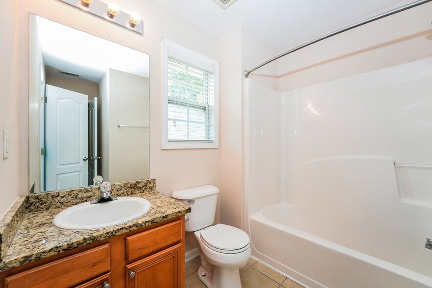Building Photo - 917 Southfork Dr