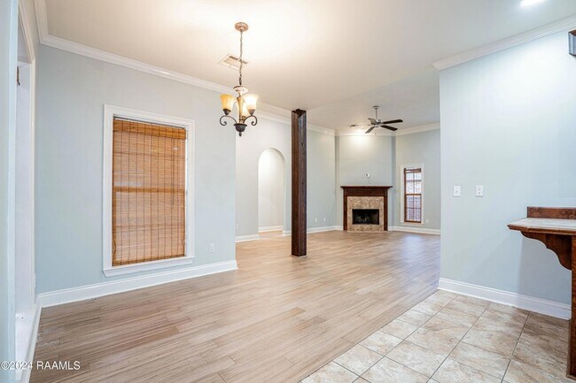 Building Photo - 101 Tara Oak Dr