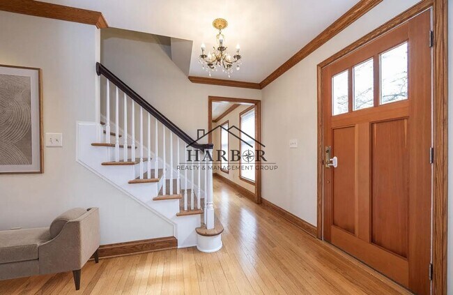 Building Photo - 1410 Woodland Dr SW