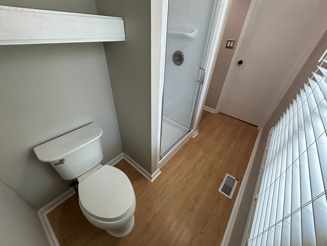 Building Photo - Wonderful 4 bed, 2.5 bath Single Family Ho...