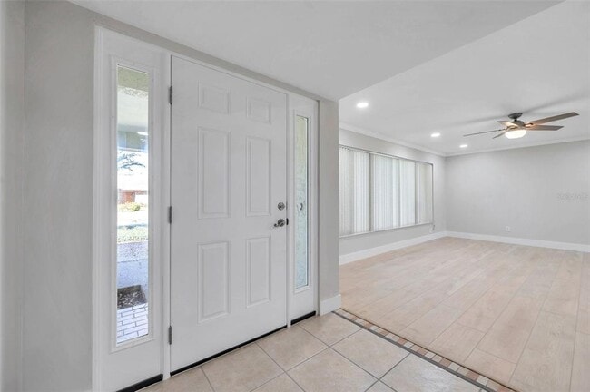 Building Photo - 8789 Maplewood Rd