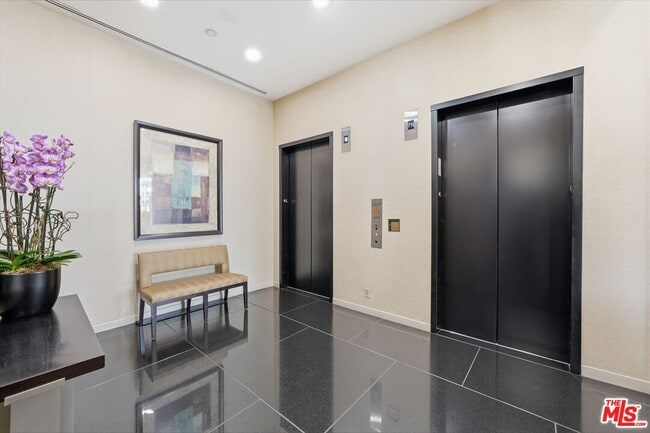 Building Photo - 10430 Wilshire Blvd