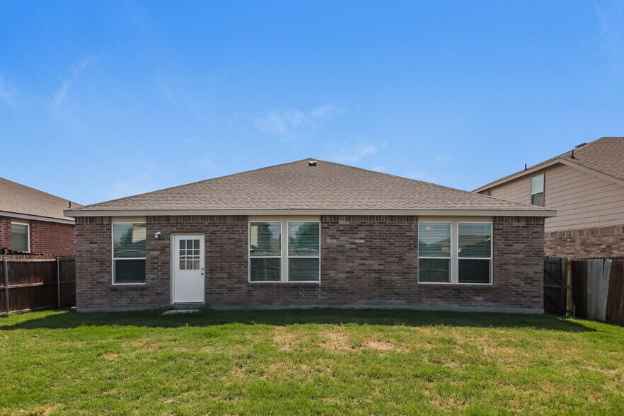Building Photo - 1724 Gayla Creek Dr
