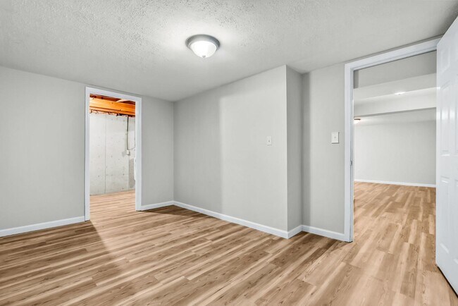 Building Photo - 215 Darrell Dr