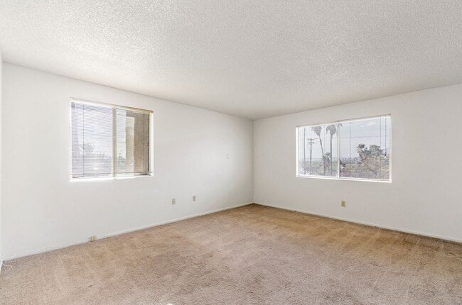 Building Photo - 524 N Dodge Blvd
