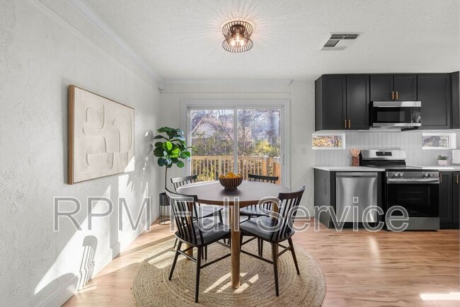 Building Photo - 4745 Aaron Dr