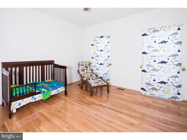Building Photo - 33 Hempstead Dr