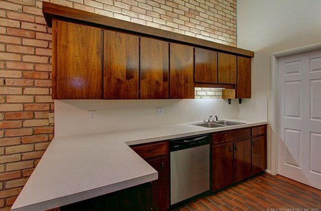 Building Photo - 48th Pl Duplex