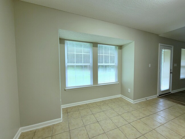 Building Photo - 7025 Stoneridge Dr