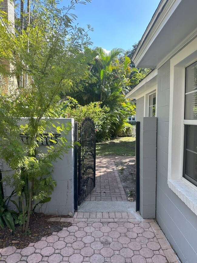 Building Photo - One bedroom, one bath beautiful home near Crescent Lake- move in now- 1/2 off first month rent an...