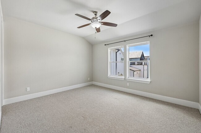 Building Photo - 708 Wooster Ln