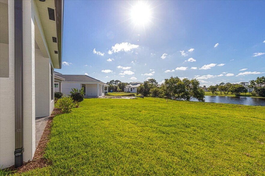 Building Photo - 116 SE Cortile Enza