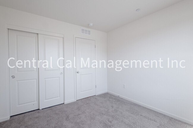 Building Photo - 4 Bedroom/2 Bath Home with Solar in the Desired Southwest - $2500 Per Month!