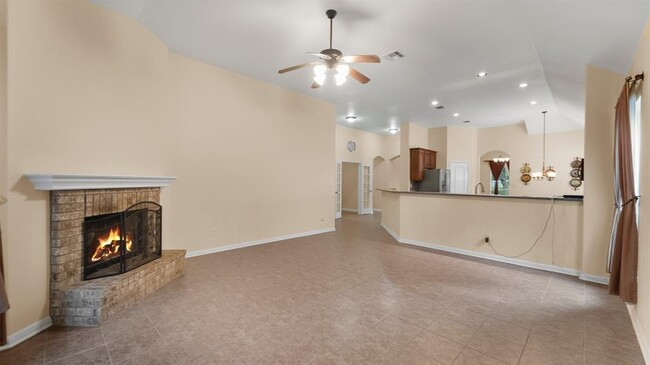 Building Photo - 7808 Alophia Dr