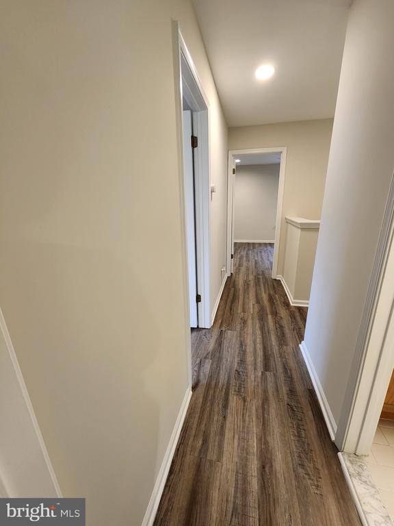 Building Photo - 12 Pondview Ct