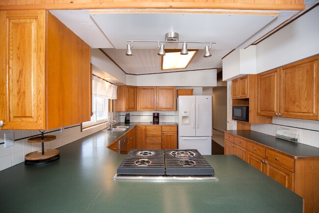 Building Photo - Cozy Rooms for Rent in Bozeman! $850-$1000...