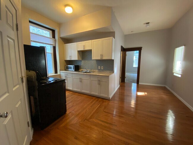 Building Photo - 55 Parker St